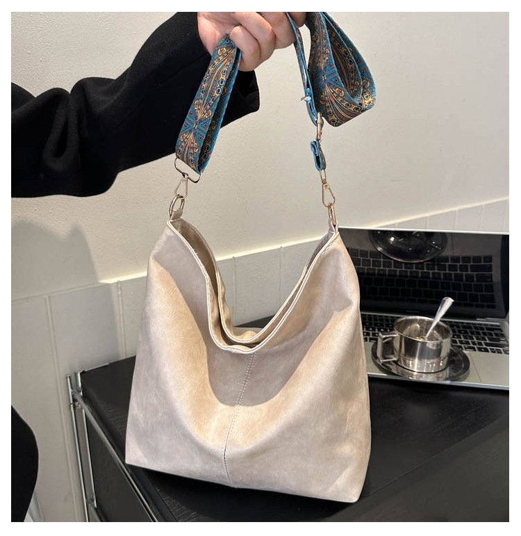 Women's Shoulder Bag With Ethnic Style Wide Shoulder Strap Ins Large Capacity Bucket Crossbody Bags Fashion Handbag - Image 9